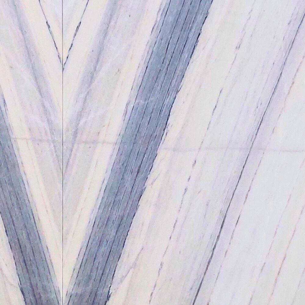 Saiman Crystal quartzite with a white background and elegant gray and black veining, perfect for luxurious interior and exterior applications.